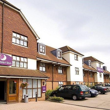 Premier Inn London Gatwick Airport South - London Road Crawley  Exteriör bild