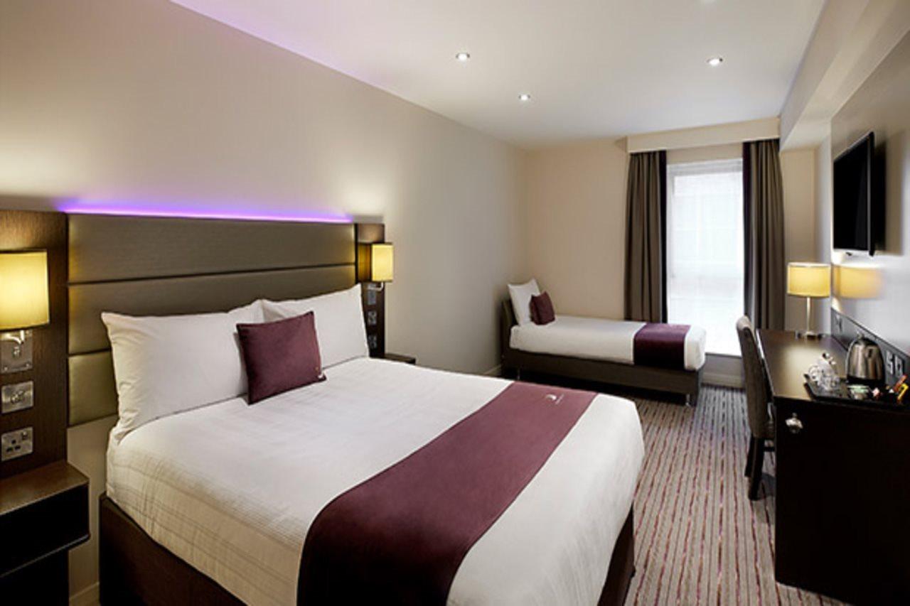 Premier Inn London Gatwick Airport South - London Road Crawley  Exteriör bild