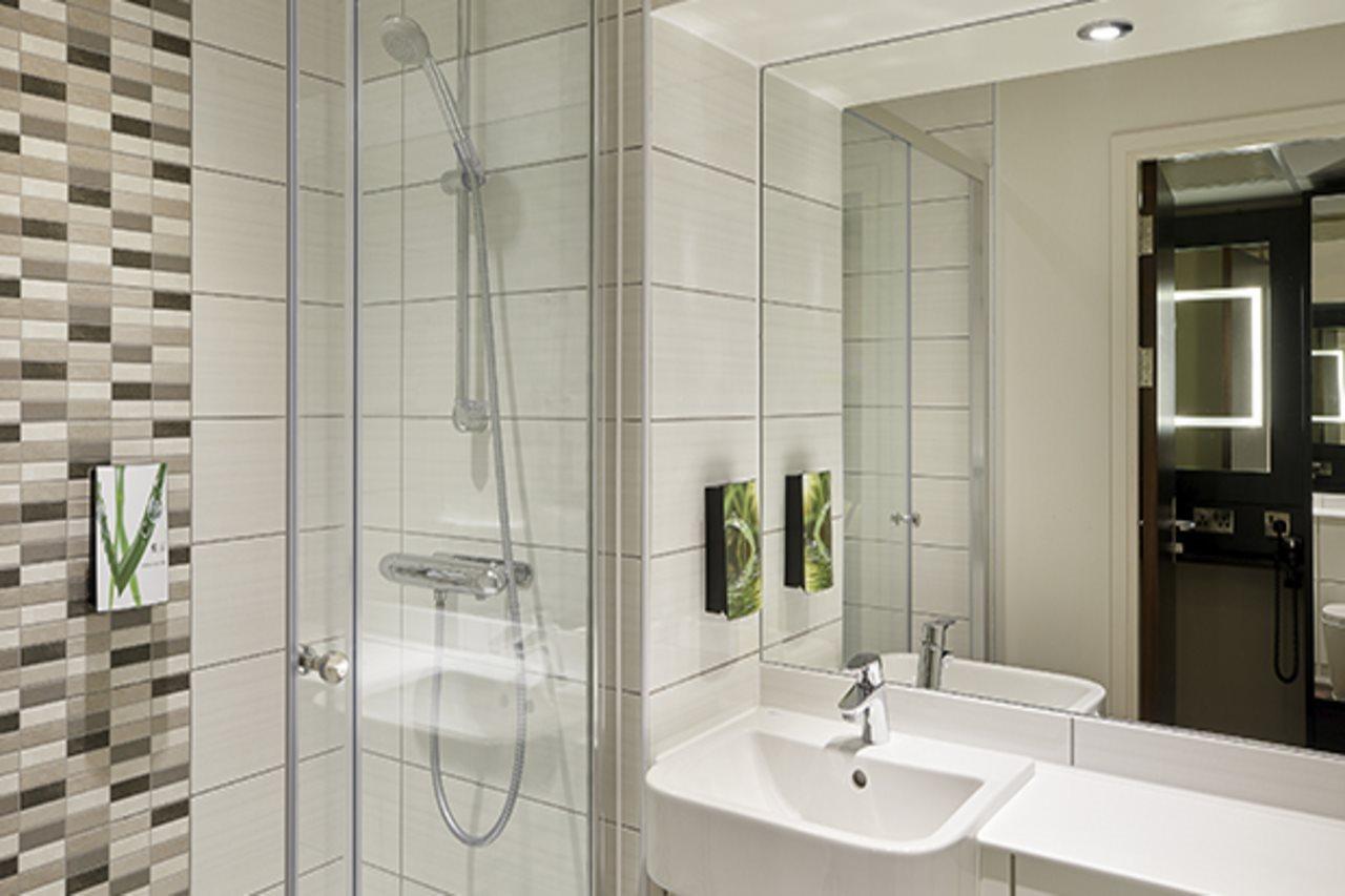 Premier Inn London Gatwick Airport South - London Road Crawley  Exteriör bild