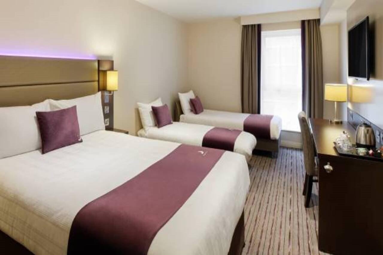 Premier Inn London Gatwick Airport South - London Road Crawley  Exteriör bild