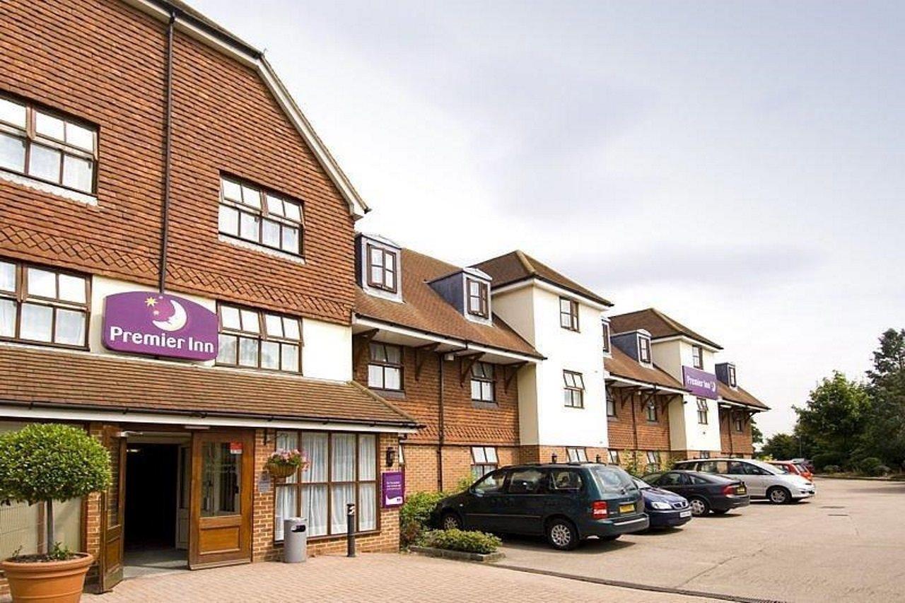 Premier Inn London Gatwick Airport South - London Road Crawley  Exteriör bild