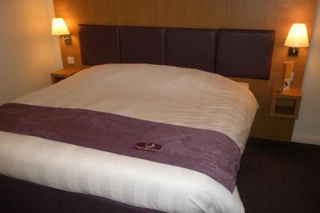 Premier Inn London Gatwick Airport South - London Road Crawley  Exteriör bild