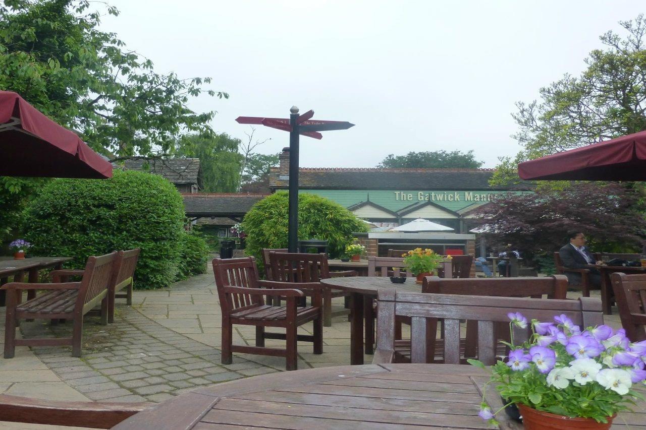 Premier Inn London Gatwick Airport South - London Road Crawley  Exteriör bild
