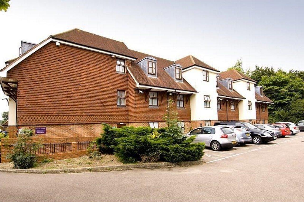 Premier Inn London Gatwick Airport South - London Road Crawley  Exteriör bild