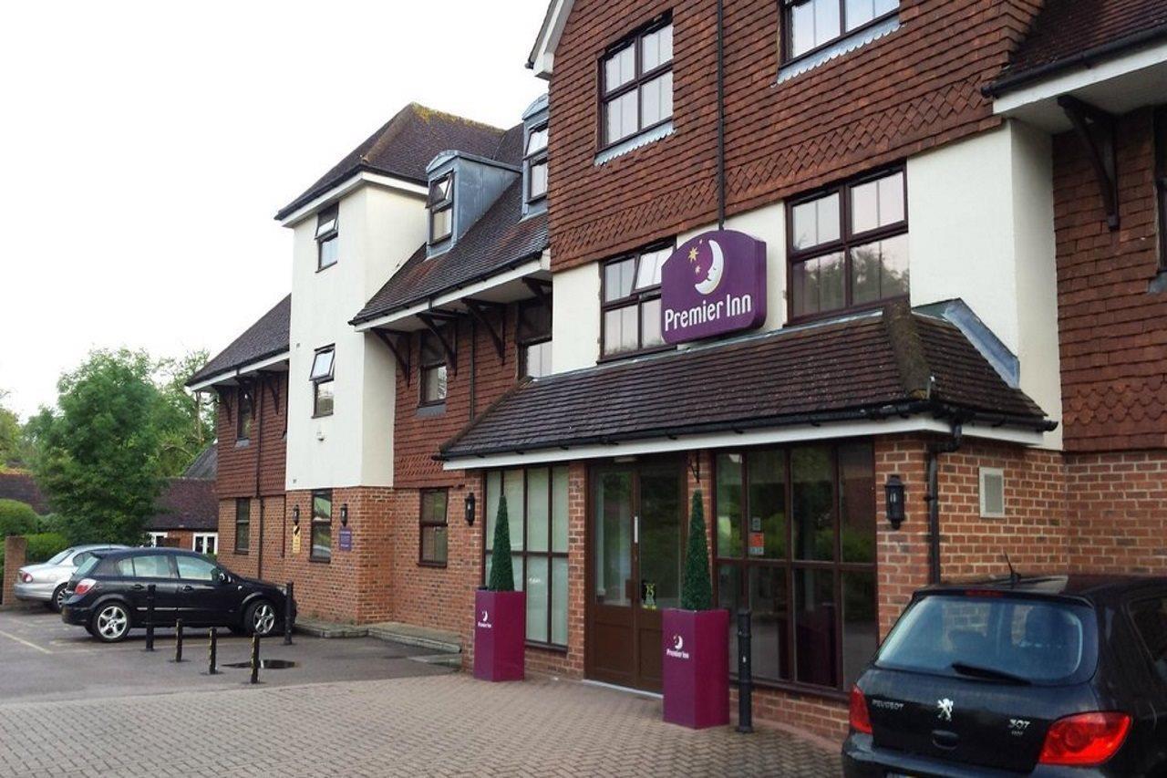 Premier Inn London Gatwick Airport South - London Road Crawley  Exteriör bild