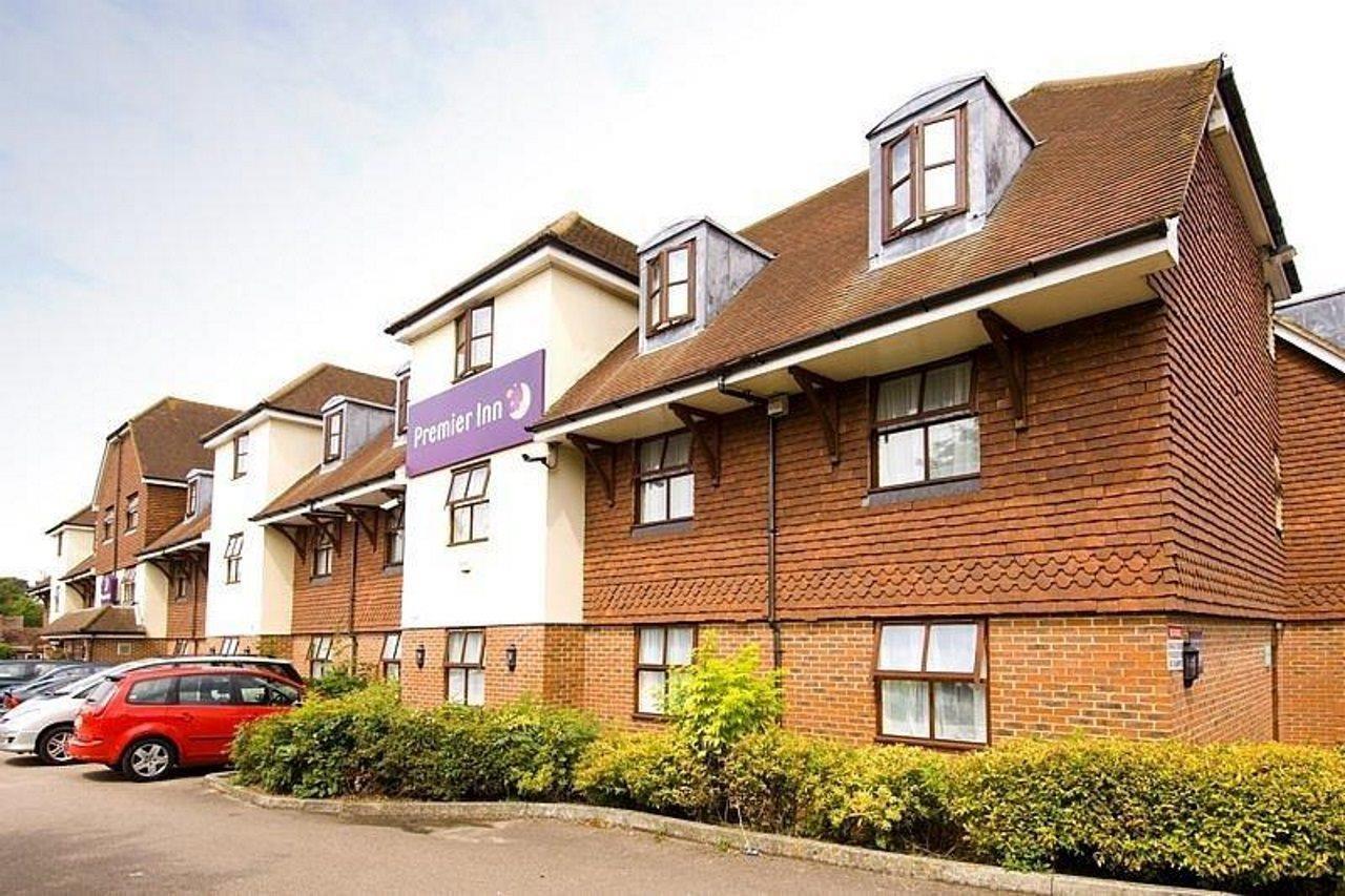 Premier Inn London Gatwick Airport South - London Road Crawley  Exteriör bild