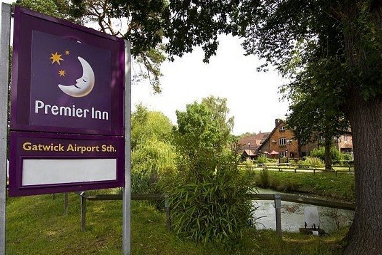 Premier Inn London Gatwick Airport South - London Road Crawley  Exteriör bild