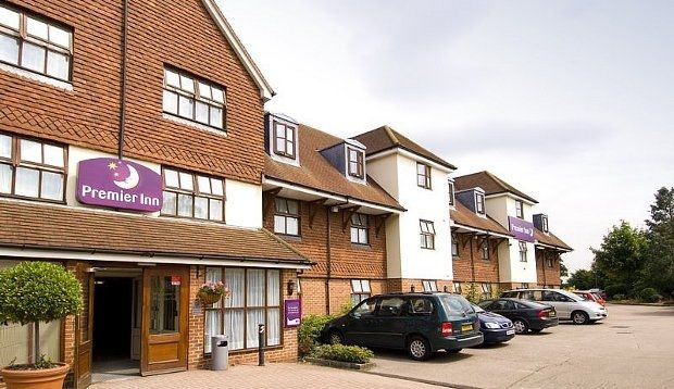 Premier Inn London Gatwick Airport South - London Road Crawley  Exteriör bild